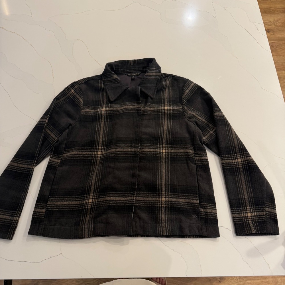 Banana Republic Womens Plaid Shirt Jacket Charcoal Gray Tan Snap Front Shacket M